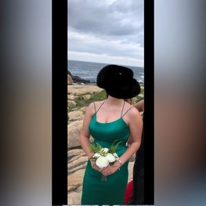 Sherri hill Size 6 green